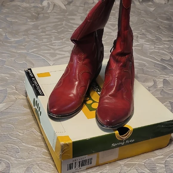 Spring Step Red Floral Heeled Boots - Picture 4 of 6